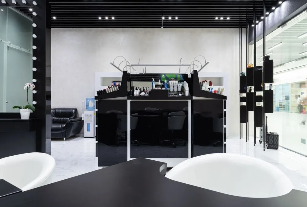 Opalwhiteloomleon Luxury Beauty Salon Interior
